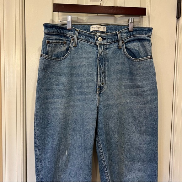 Abercrombie and Fitch 90s Straight Ultra High Rise Curve Love Jeans Size 30 / 10 - Picture 2 of 5